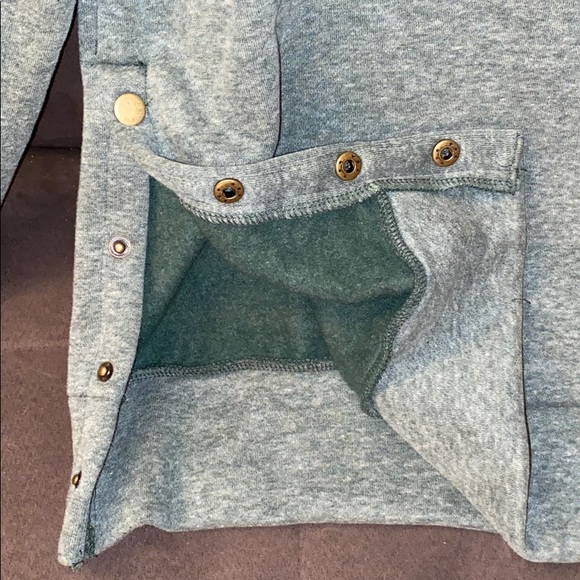 !•SOLD•! Green raglan hoodie - Picture 5 of 10